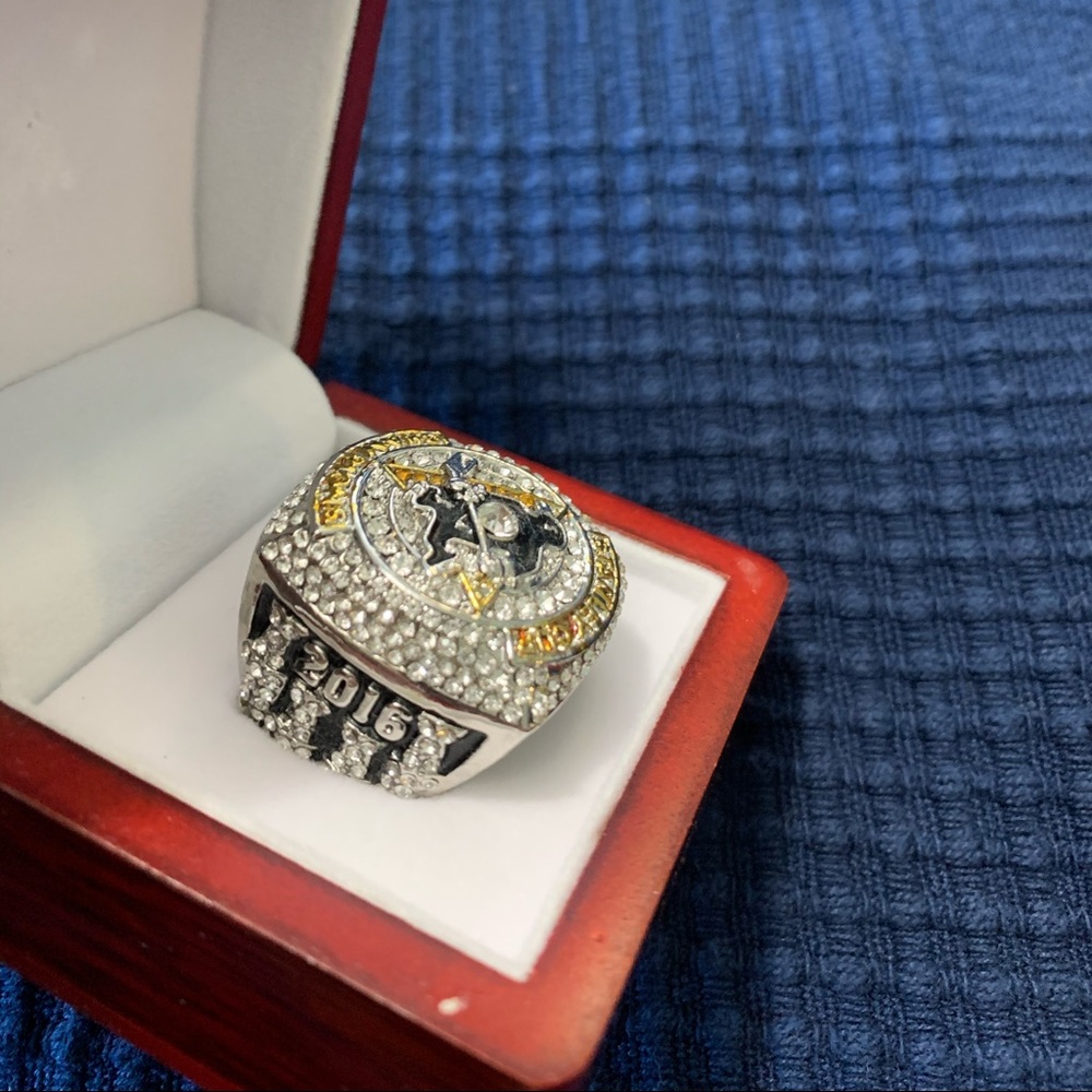 Pittsburgh Pirates replica championship ring
